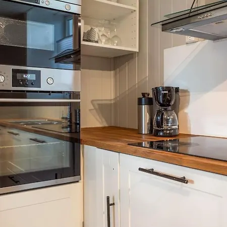 New! Super Apt! Close To Everything!